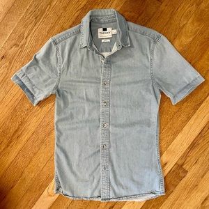Like New Men’s XS Topman Muscle Fit Denim Short Sleeve Button Down